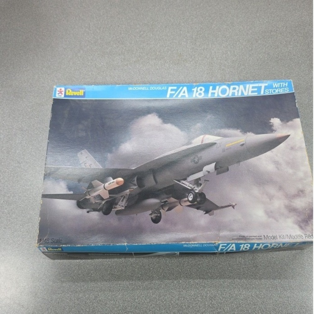 Revell F/A 18 Hornet Model Kit 1/48 Scale New Open Box Vintage McDonnell Douglas